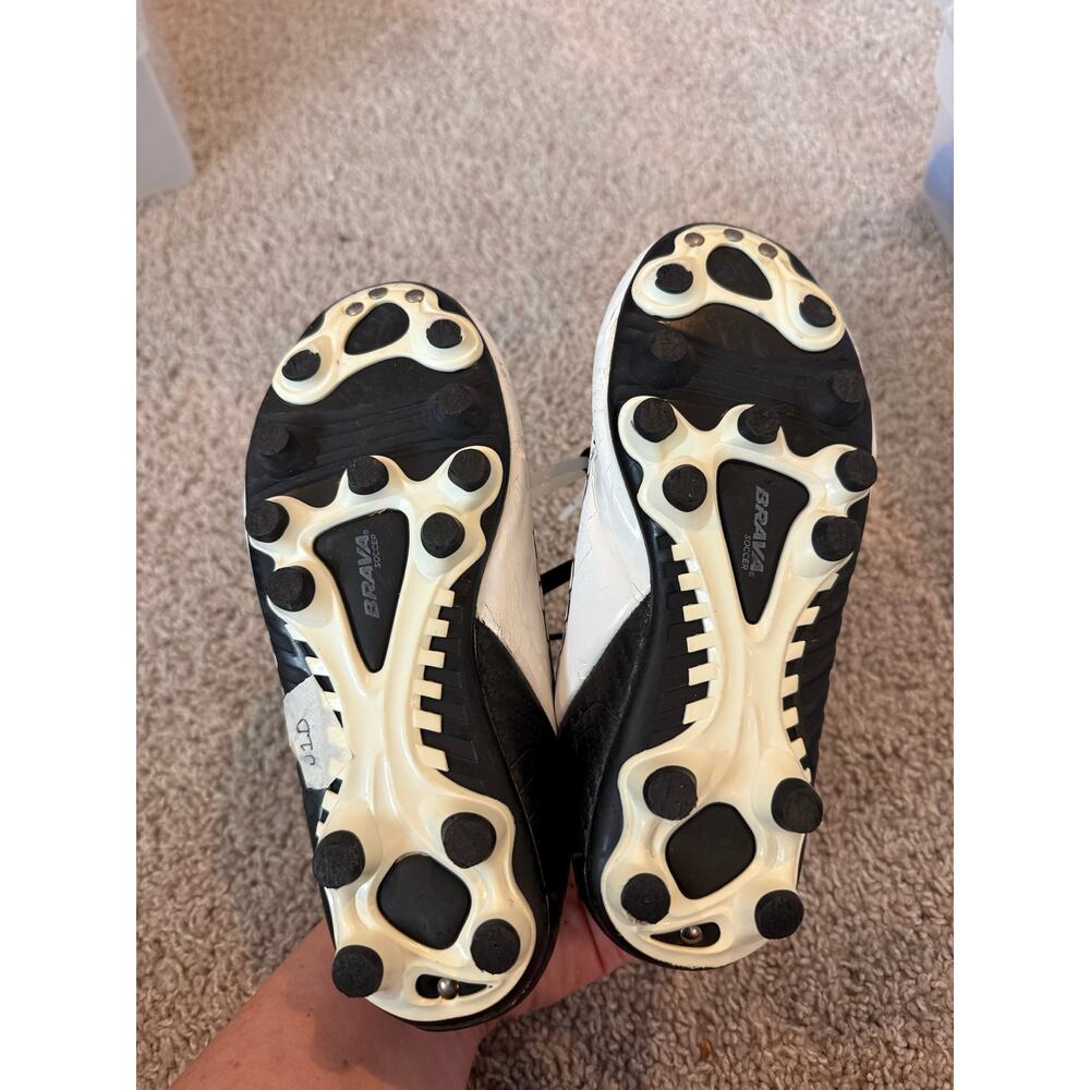 Brava Soccer cleats black and white size 1.5 - Picture 6 of 6